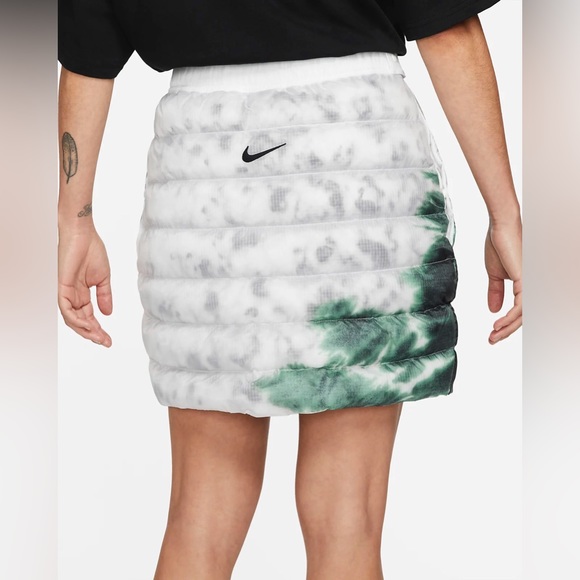 Stussy x Nike Thermore® Ecodown® puffer skirt made with ecodown fibers S… - Picture 13 of 14